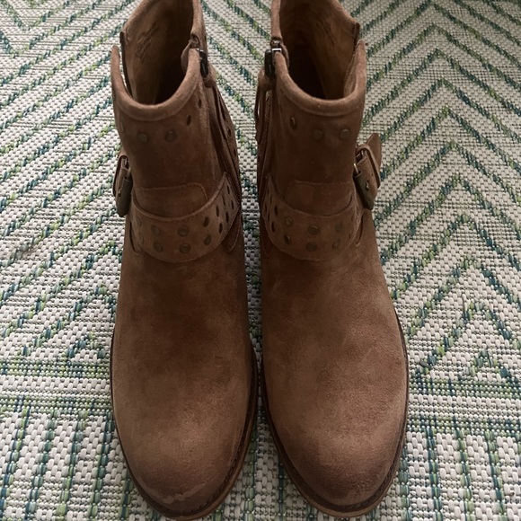SOFFT Booties Light Brown Suede 9.5/10 Western Style VGUC Boho Fall Boots - Picture 3 of 7